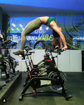 Quema de 400 a 500 calorías por sesión - Vibecycle - Cycling Studio