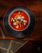 Te invitamos a explorar una amplia gama de sabores y texturas en cada sorbo y bocado. - Santóua Gastrobar