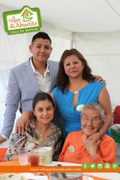 Celebrando con nuestros queridos Abuelitos Y Abuelitas.
El Hogar de mi Abuelito - Asilos en Puebla....