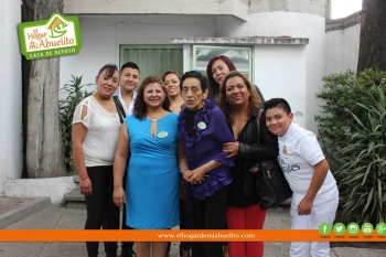 Celebrando con nuestros queridos Abuelitos Y Abuelitas.
El Hogar de mi Abuelito - Asilos en Puebla....