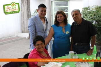 Celebrando con nuestros queridos Abuelitos Y Abuelitas.
El Hogar de mi Abuelito - Asilos en Puebla....