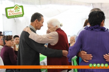 Celebrando con nuestros queridos Abuelitos Y Abuelitas.
El Hogar de mi Abuelito - Asilos en Puebla....