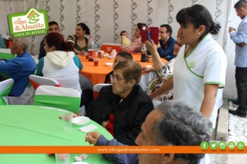 Celebrando con nuestros queridos Abuelitos Y Abuelitas.
El Hogar de mi Abuelito - Asilos en Puebla....