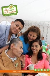 Celebrando con nuestros queridos Abuelitos Y Abuelitas.
El Hogar de mi Abuelito - Asilos en Puebla....