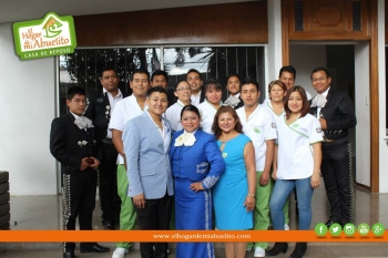 Celebrando con nuestros queridos Abuelitos Y Abuelitas.
El Hogar de mi Abuelito - Asilos en Puebla....