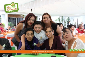Celebrando con nuestros queridos Abuelitos Y Abuelitas.
El Hogar de mi Abuelito - Asilos en Puebla....