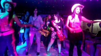 CON ANIMADORAS Y SOUVENIR - Divertimento - Renta de Equipo y Montaje para Eventos - Puebla