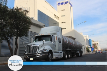 Unidad equipada con tanque de acero inoxidable grado . - Pipas De Agua Palacios - Puebla