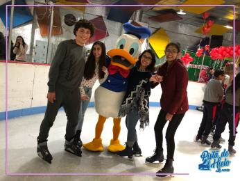 Así se vivió nuestra celebración del 14 de febrero.
Con un visitante muy especial - Pista de Hielo ...