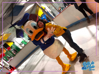 Así se vivió nuestra celebración del 14 de febrero.
Con un visitante muy especial - Pista de Hielo ...