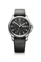 241549.1
Large

El Officer's está disponible en dos versiones: Mechanical (esfera de 40 mm), Larg...