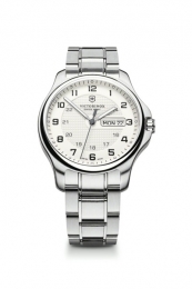 241551.1
Large

El Officer's está disponible en dos versiones: Mechanical (esfera de 40 mm), Larg...