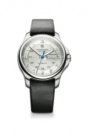 241547.2
Mechanical 

El Officer's está disponible en dos versiones: Mechanical (esfera de 40 mm)...