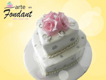 Pastel de Corazón con flores - Arte en Fondant - Puebla